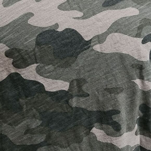 Old Navy EveryWear Green Camo V-Neck T-Shirt for Women Size Large - Picture 8 of 10